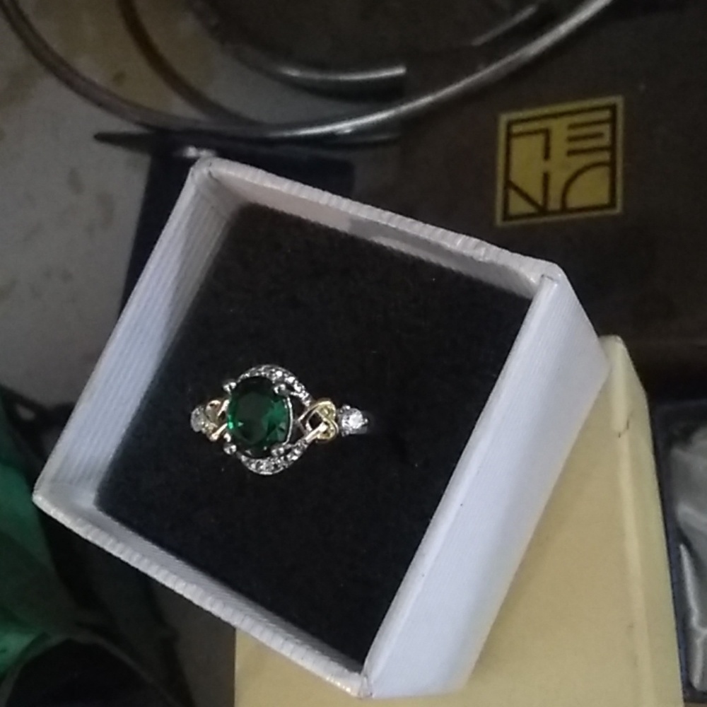 Ring - Picture 3 of 4